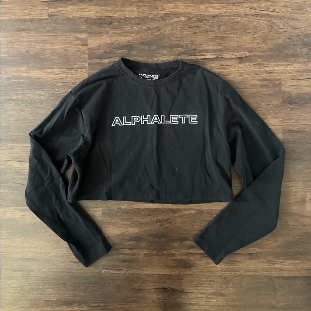 Alphalete Women’s Core Lifestyle Fit Longsleeve Cropped Tee medium